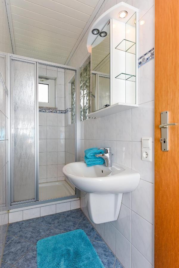 Ferienwohnungen Im Haus Waterkant Нойхарлингерзийл Екстериор снимка
