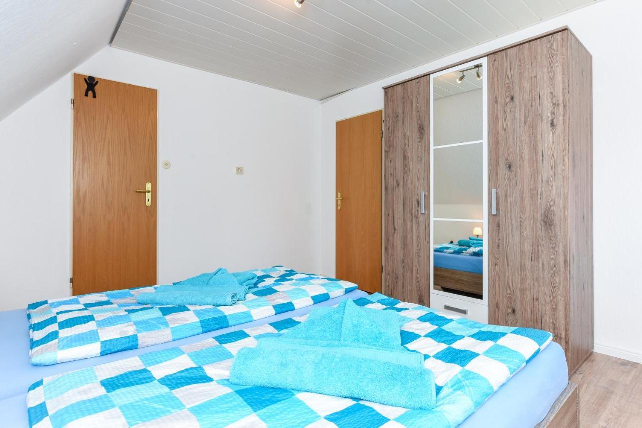 Ferienwohnungen Im Haus Waterkant Нойхарлингерзийл Екстериор снимка