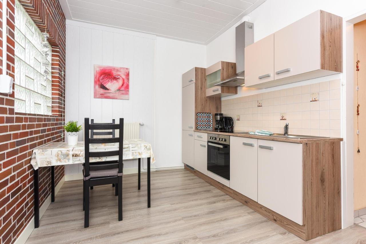 Ferienwohnungen Im Haus Waterkant Нойхарлингерзийл Екстериор снимка