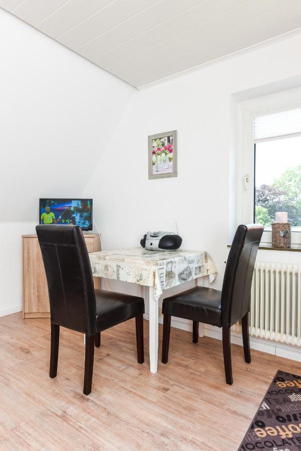Ferienwohnungen Im Haus Waterkant Нойхарлингерзийл Екстериор снимка